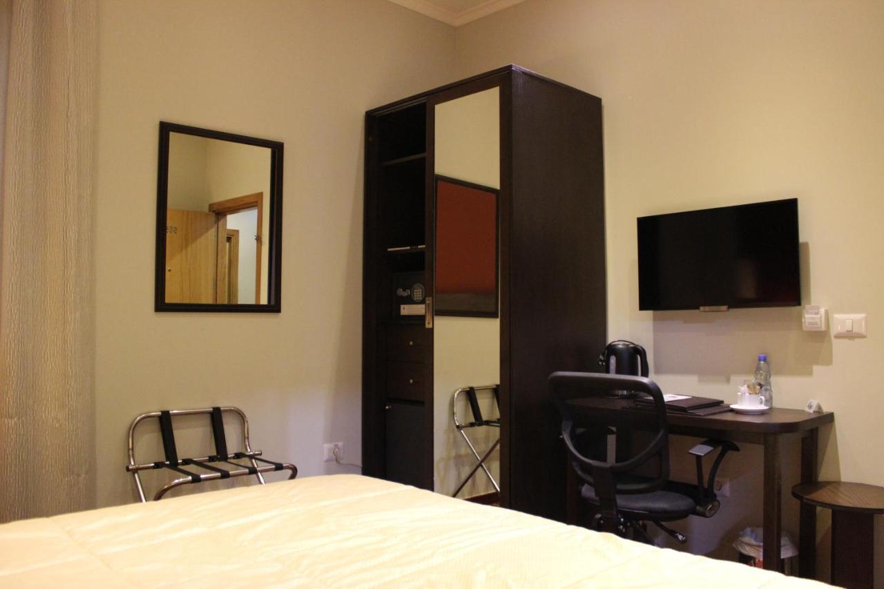 The J Hotel & Spa Beirut Exterior photo