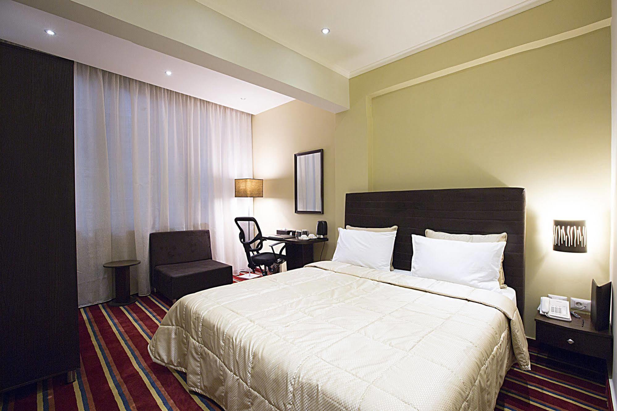 The J Hotel & Spa Beirut Exterior photo