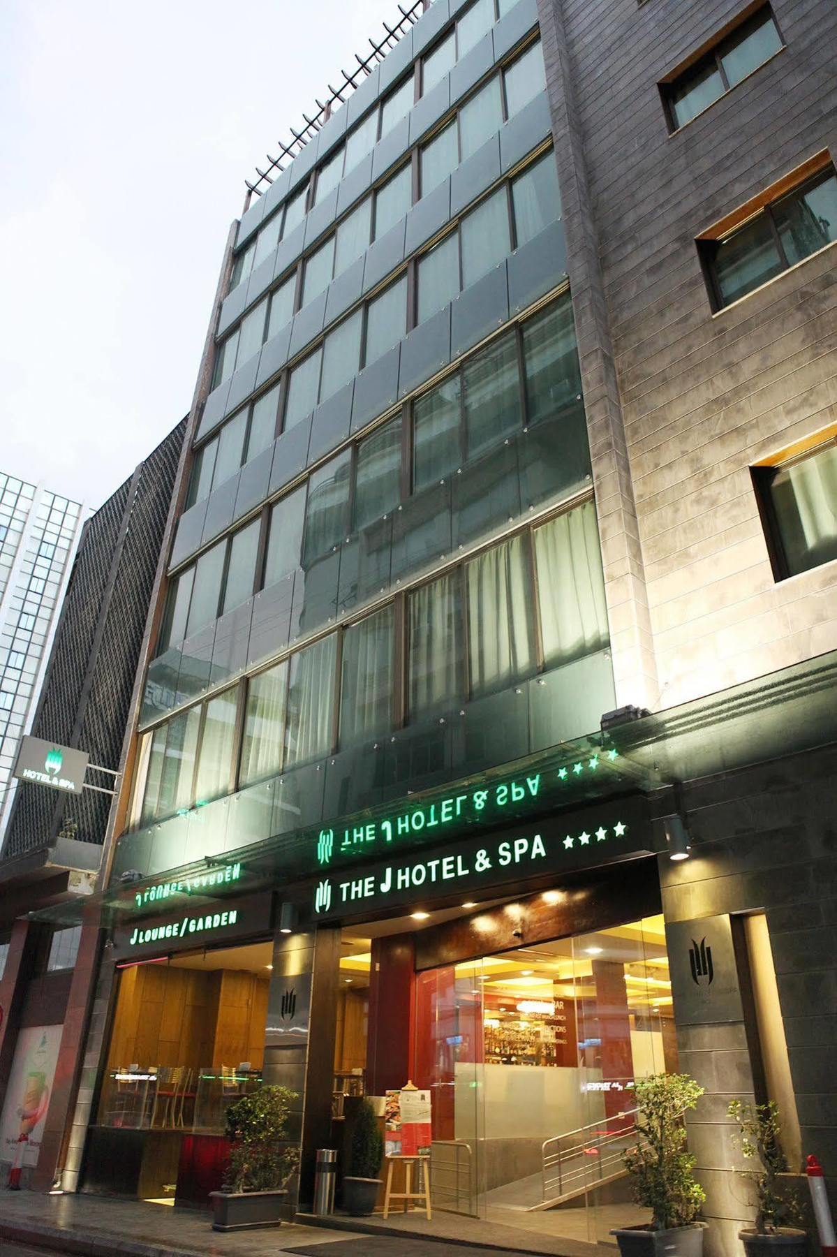 The J Hotel & Spa Beirut Exterior photo