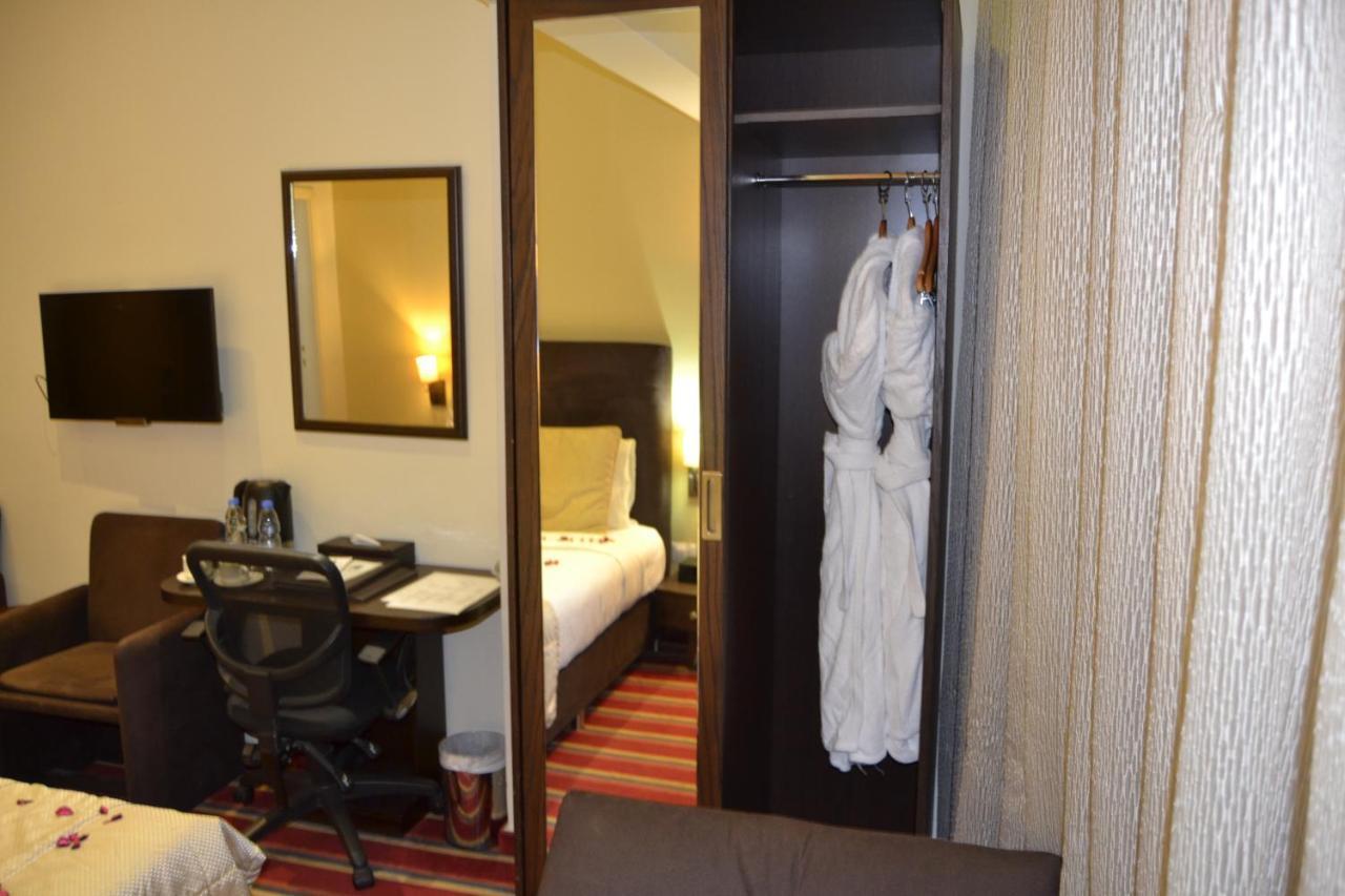 The J Hotel & Spa Beirut Exterior photo